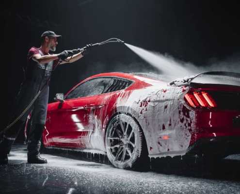 fahrzeugaufbereitung münchen Professionelle Fahrzeugaufbereitung in München - glänzendes Auto nach Innen- und Außenreinigung